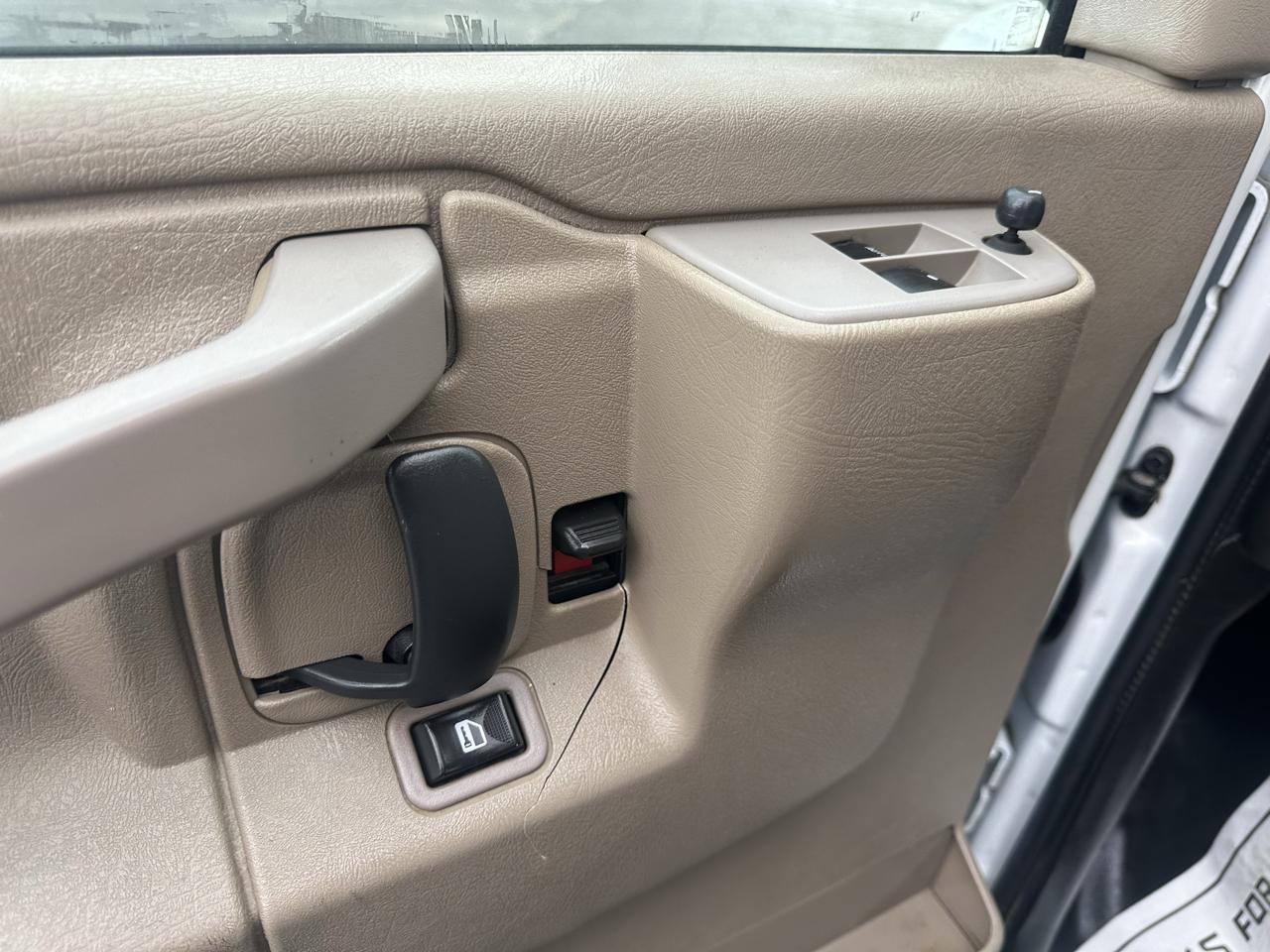 Chevrolet Express Cargo Van RWD 3500 135" 2016