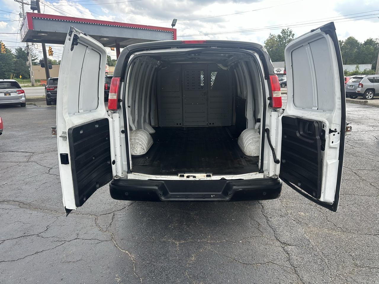 Chevrolet Express Cargo Van RWD 3500 135" 2016