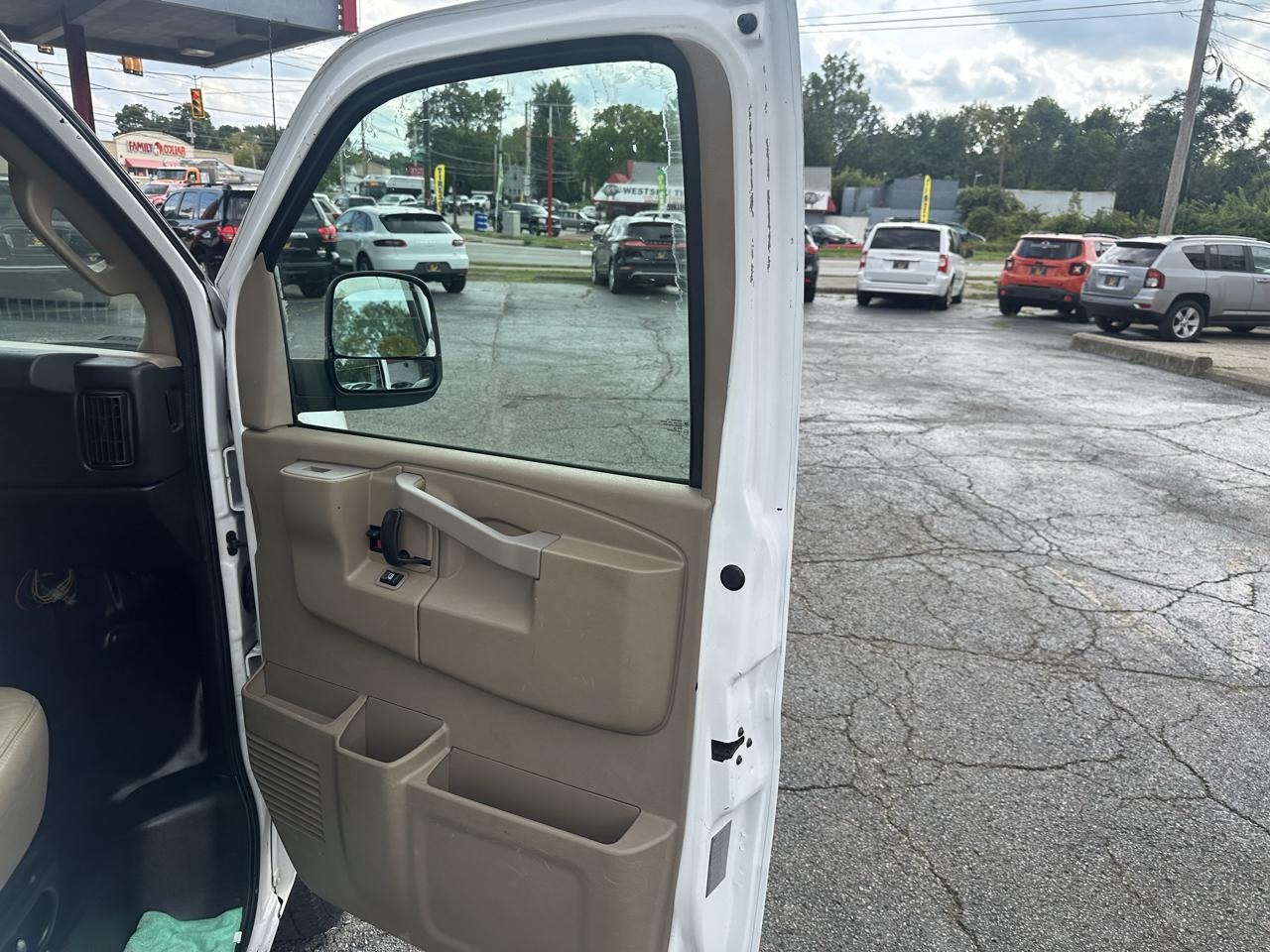 Chevrolet Express Cargo Van RWD 3500 135" 2016