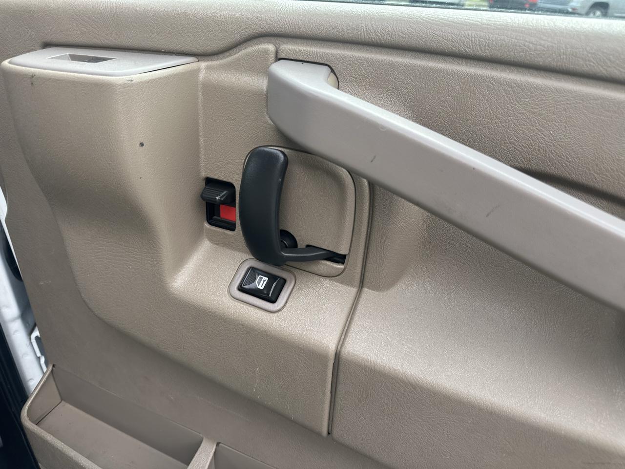 Chevrolet Express Cargo Van RWD 3500 135" 2016