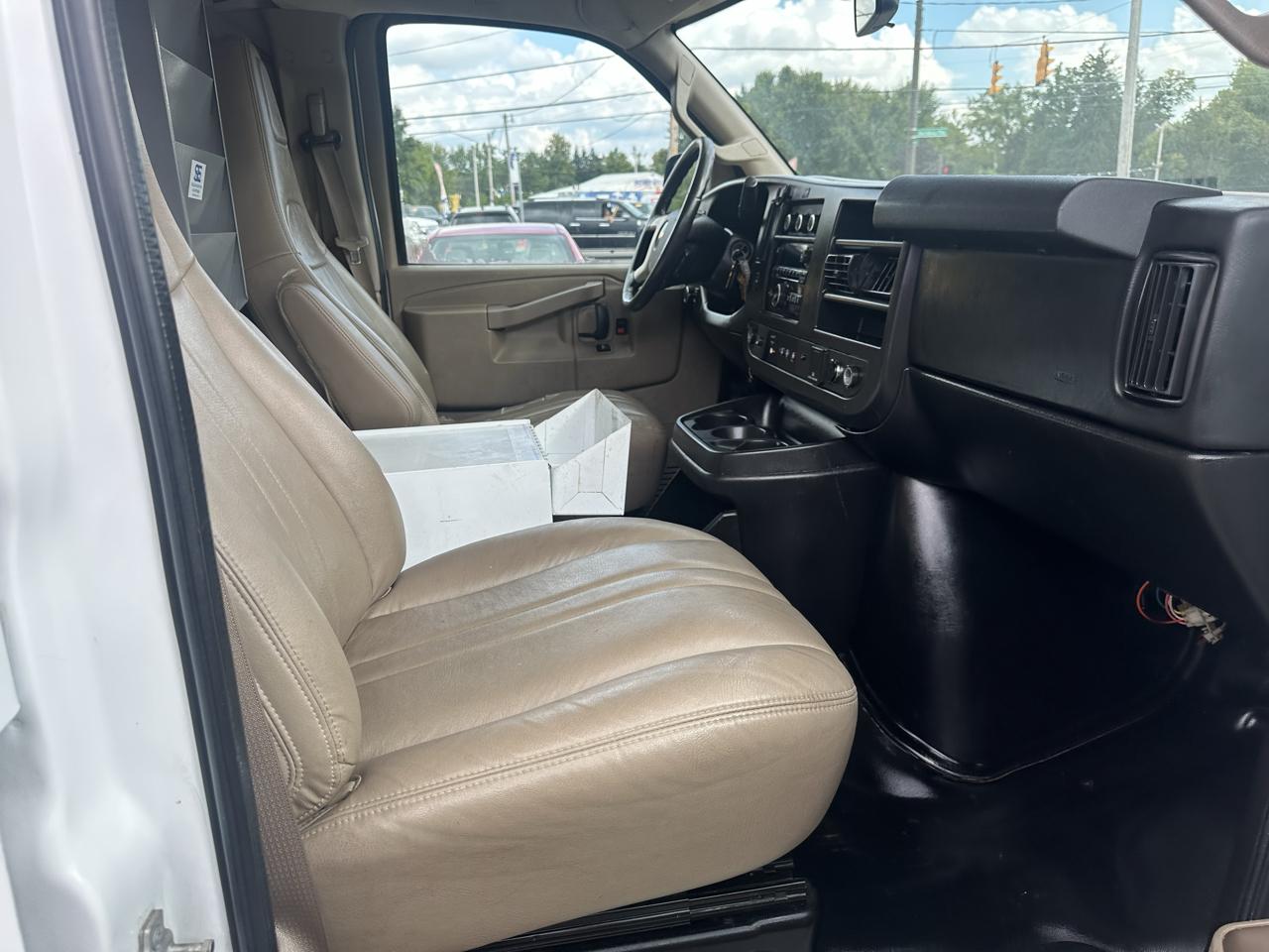 Chevrolet Express Cargo Van RWD 3500 135" 2016