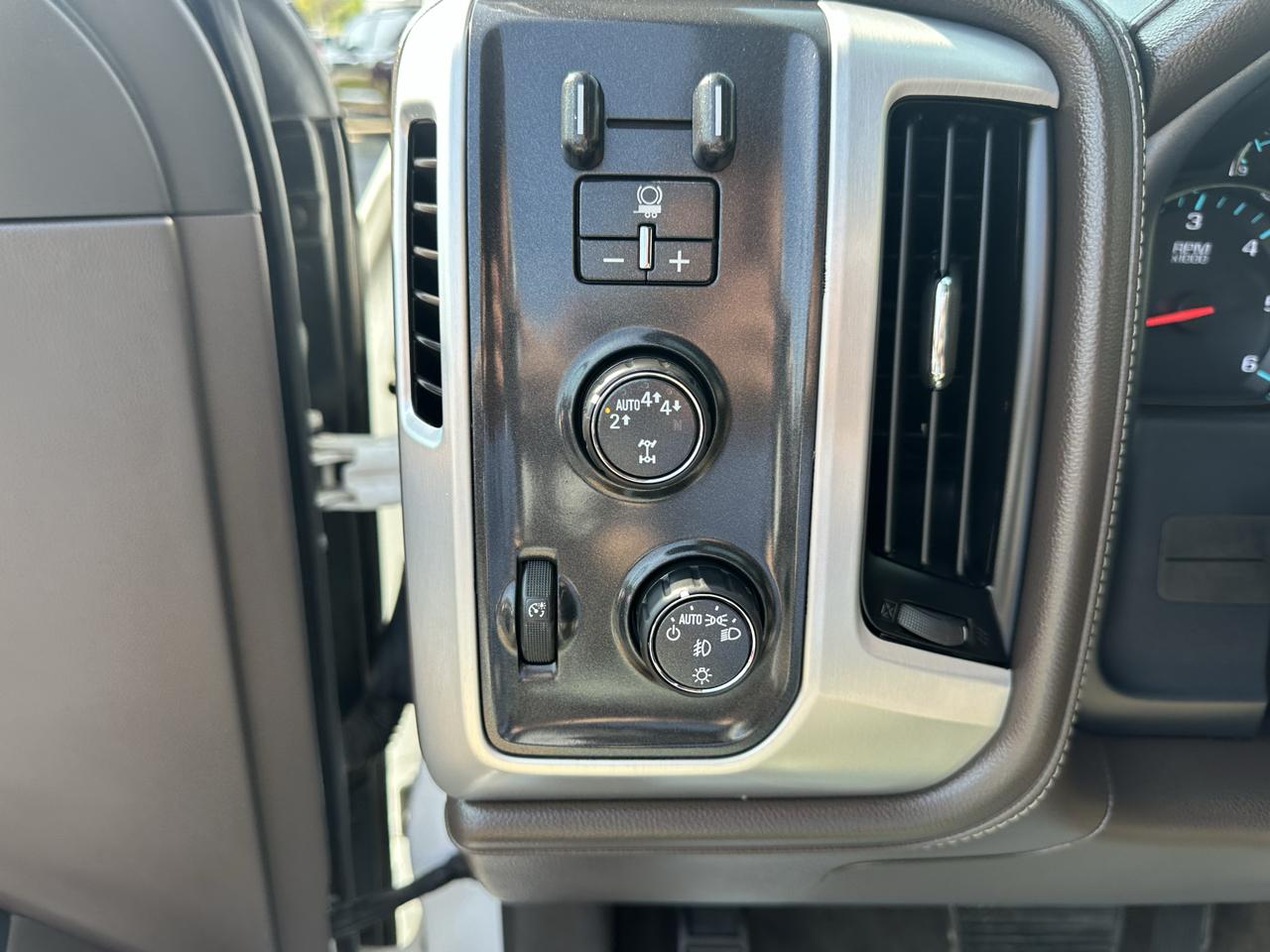 GMC Sierra 1500 4WD Crew Cab 143.5" SLT 2018