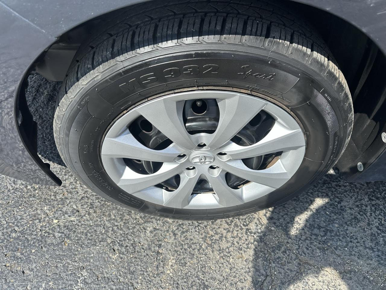 Toyota Corolla 4dr Sdn CVT LE Premium (Natl) 2015