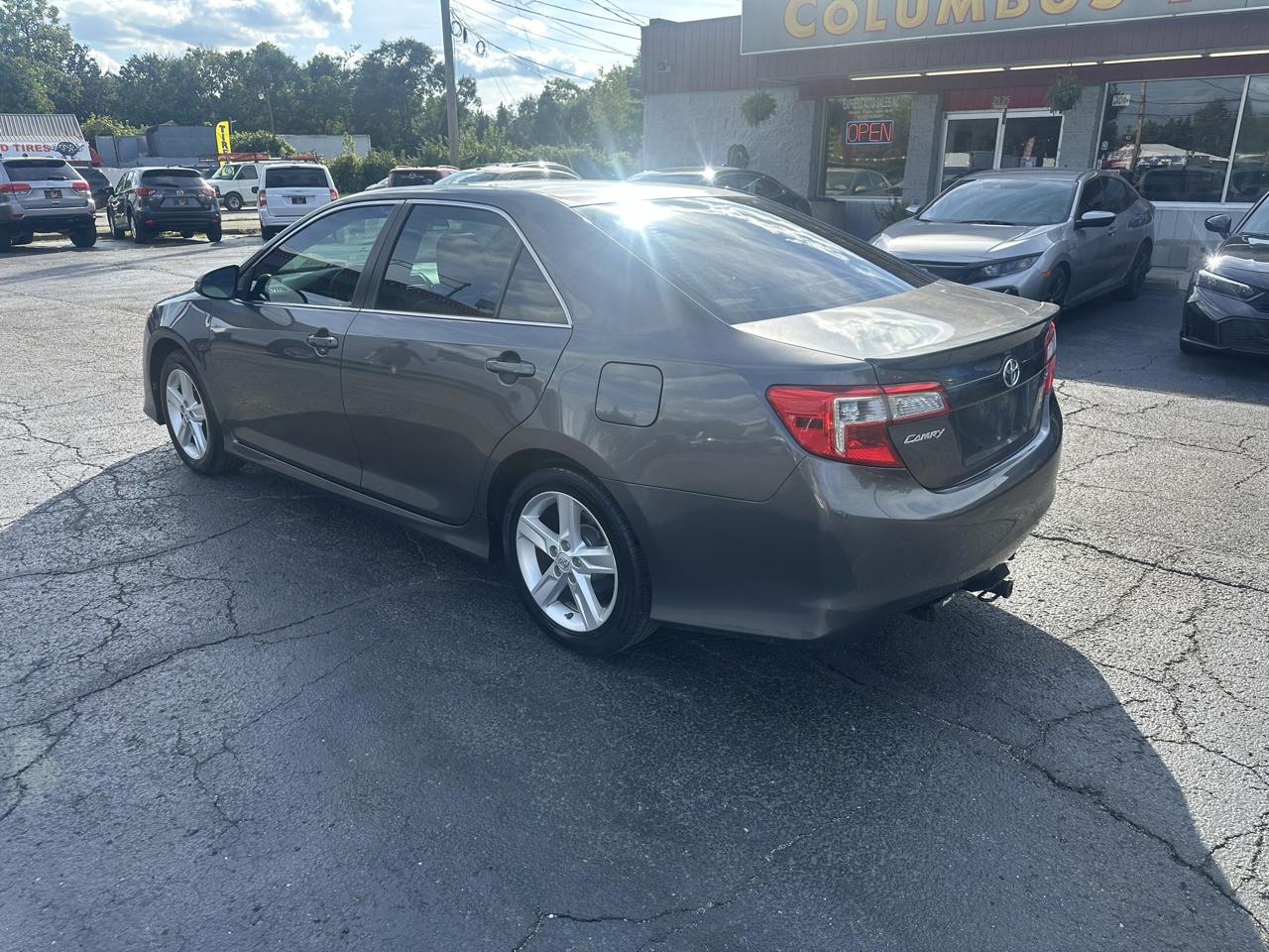 Toyota Camry 4dr Sdn I4 Auto XLE (Natl) 2013