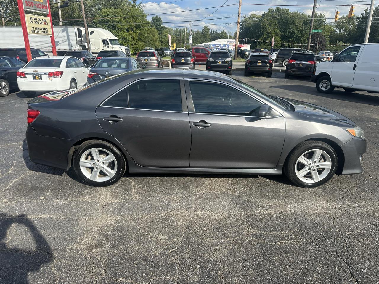 Toyota Camry 4dr Sdn I4 Auto XLE (Natl) 2013