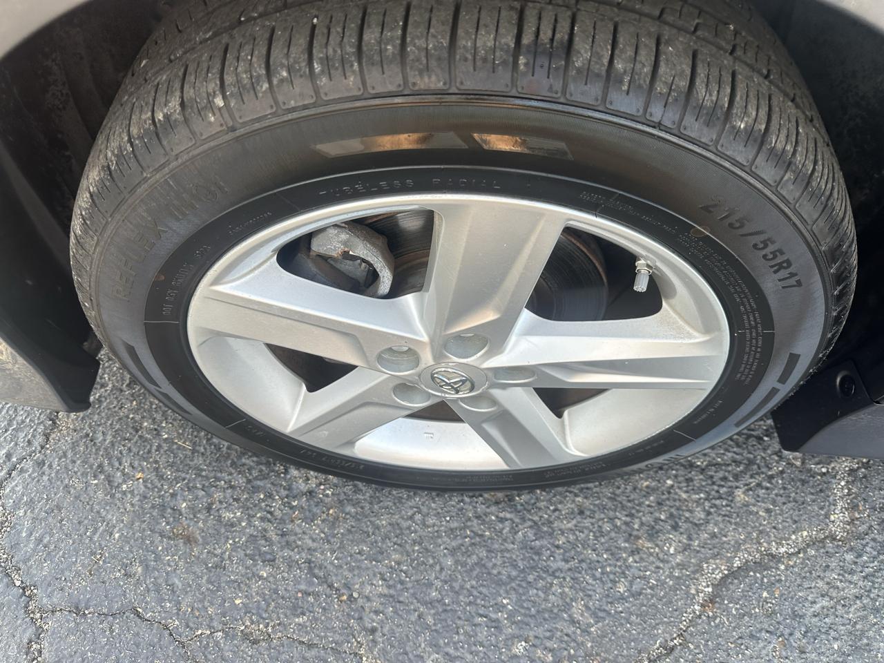 Toyota Camry 4dr Sdn I4 Auto XLE (Natl) 2013