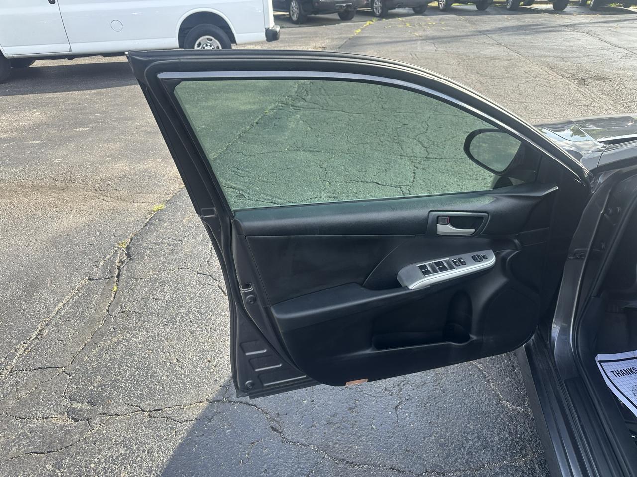 Toyota Camry 4dr Sdn I4 Auto XLE (Natl) 2013
