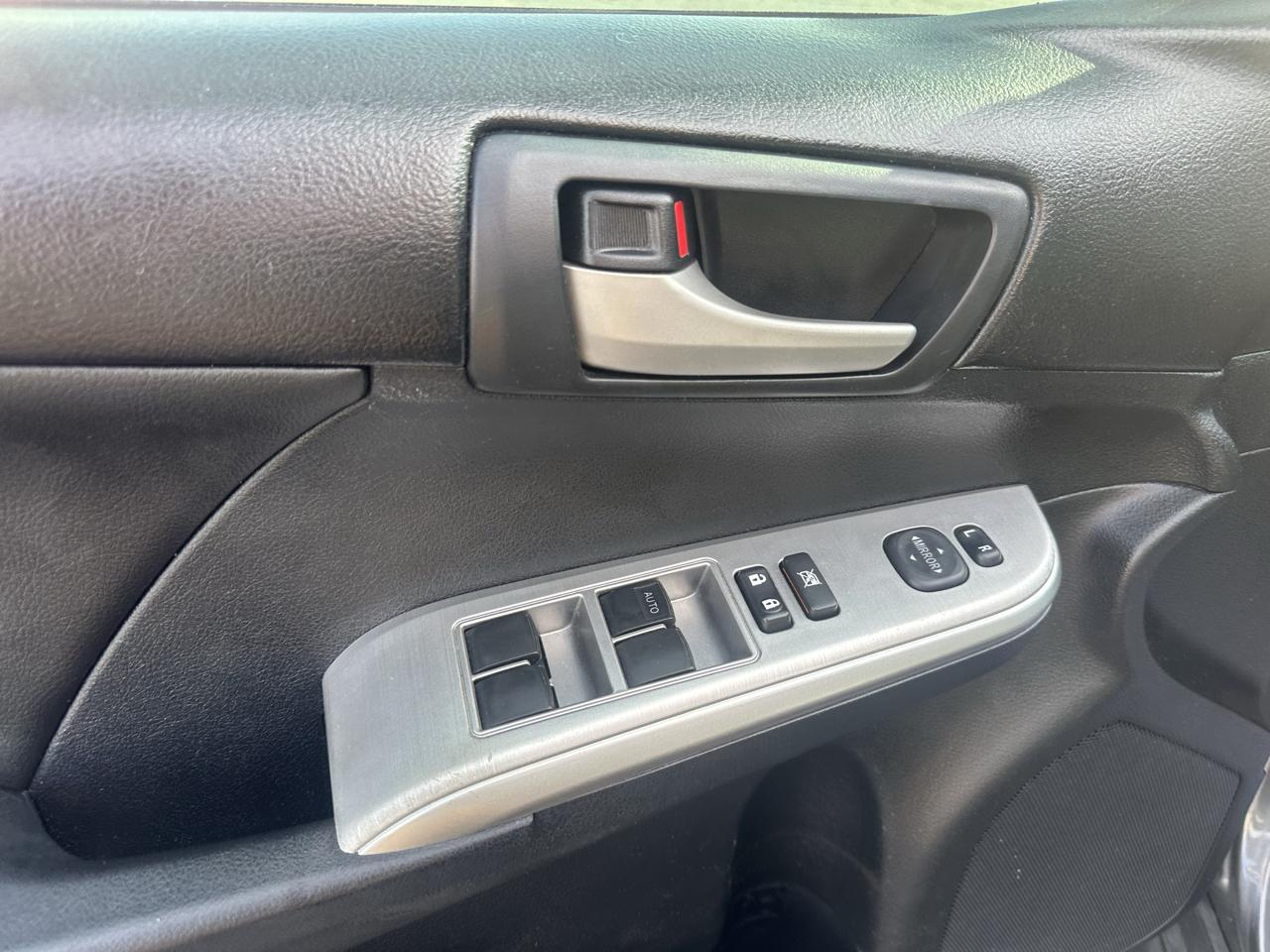 Toyota Camry 4dr Sdn I4 Auto XLE (Natl) 2013