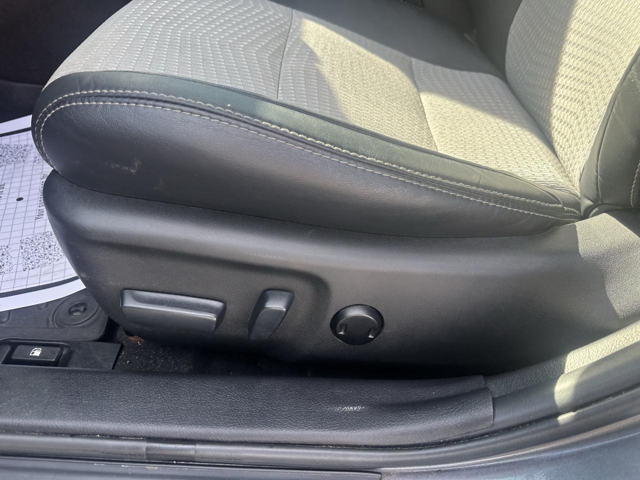 Toyota Camry 4dr Sdn I4 Auto XLE (Natl) 2013