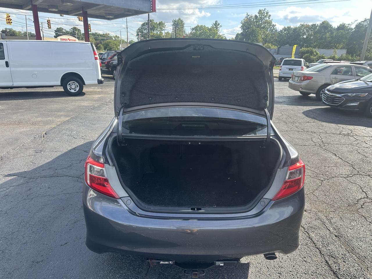Toyota Camry 4dr Sdn I4 Auto XLE (Natl) 2013