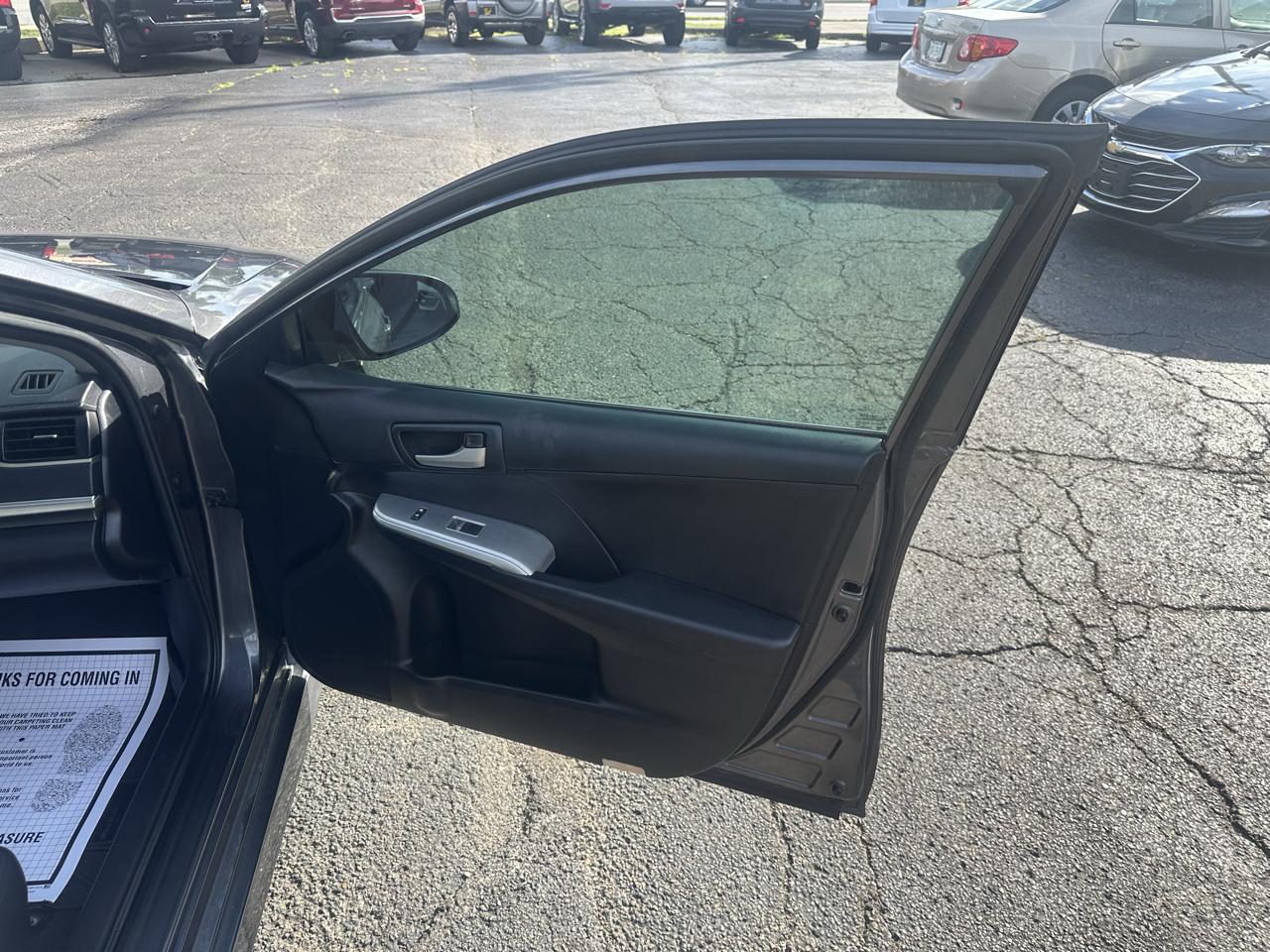 Toyota Camry 4dr Sdn I4 Auto XLE (Natl) 2013