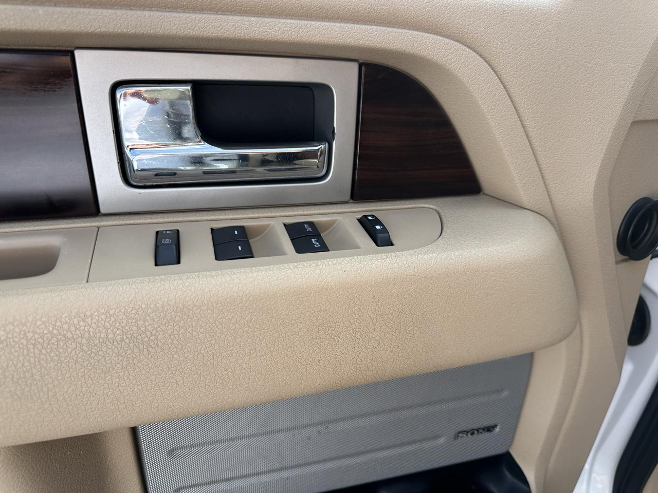 Ford F-150 4WD SuperCrew 145" Platinum 2011