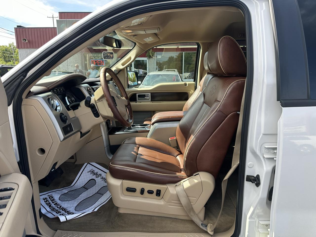 Ford F-150 4WD SuperCrew 145" Platinum 2011