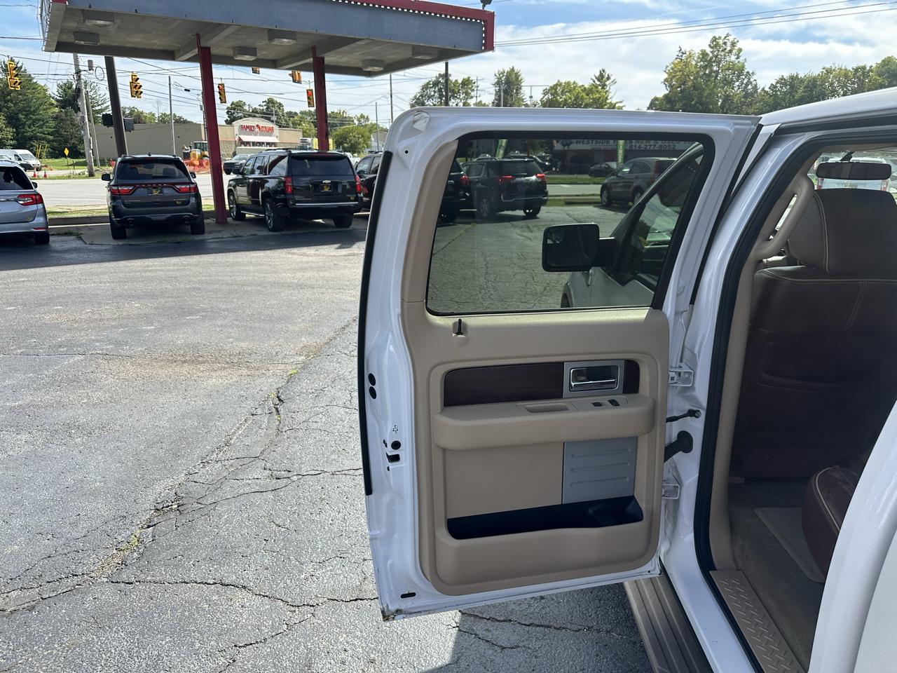 Ford F-150 4WD SuperCrew 145" Platinum 2011