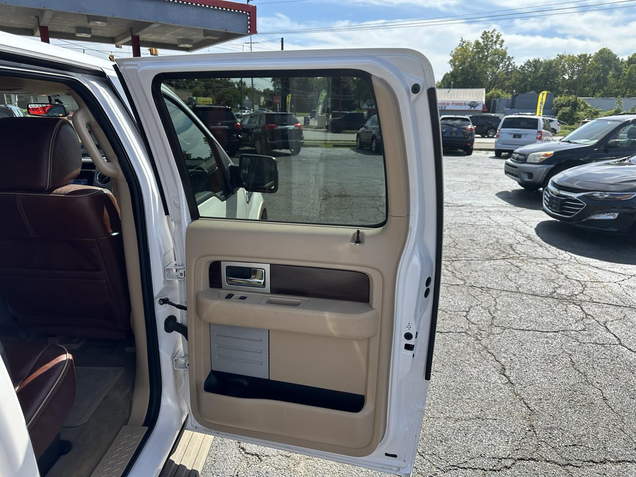 Ford F-150 4WD SuperCrew 145" Platinum 2011