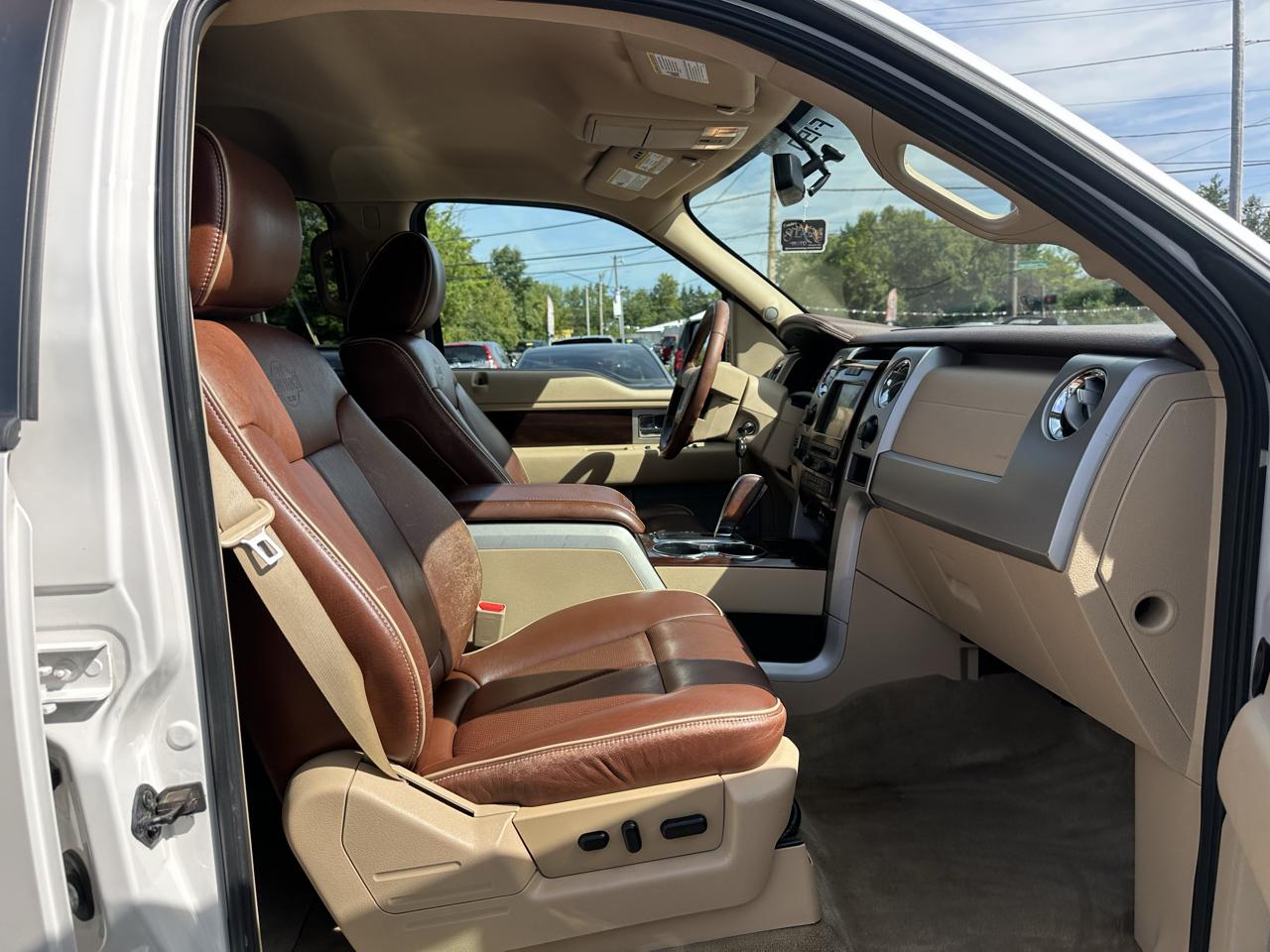 Ford F-150 4WD SuperCrew 145" Platinum 2011