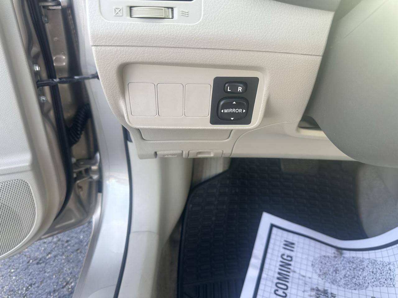 Toyota Corolla 4dr Sdn Man (Natl) 2009