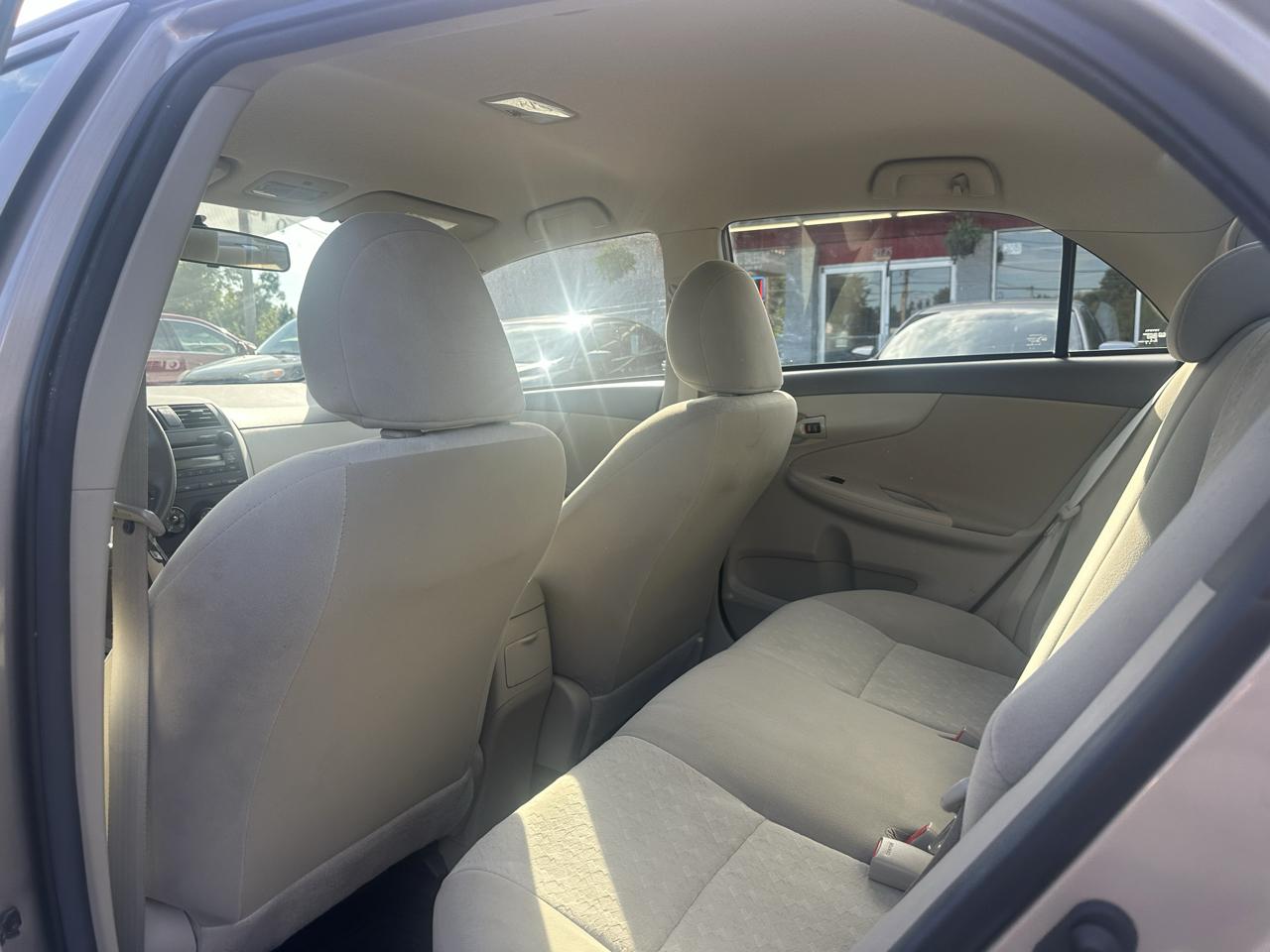 Toyota Corolla 4dr Sdn Man (Natl) 2009