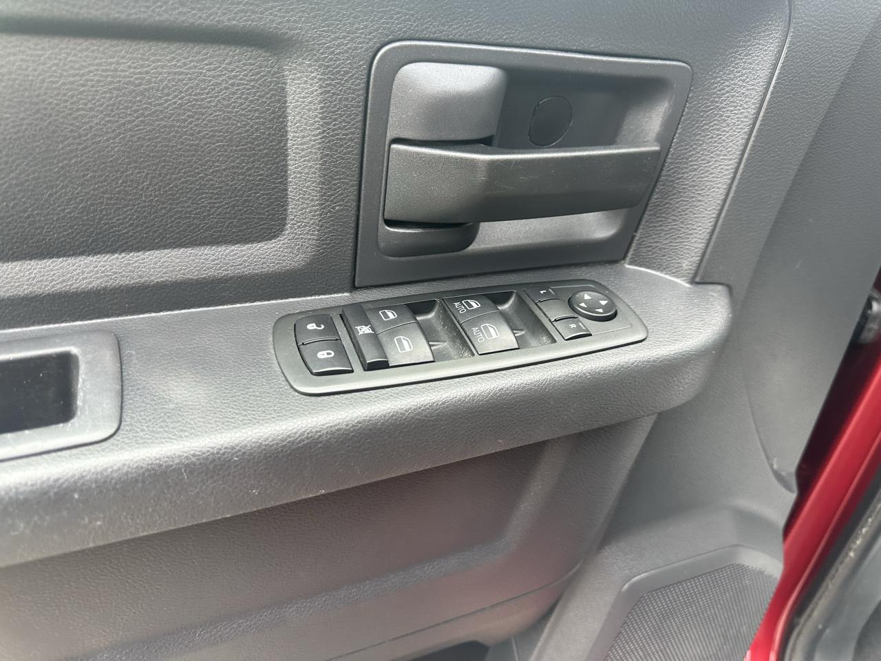 RAM 1500 4WD Quad Cab 140.5" Express 2012
