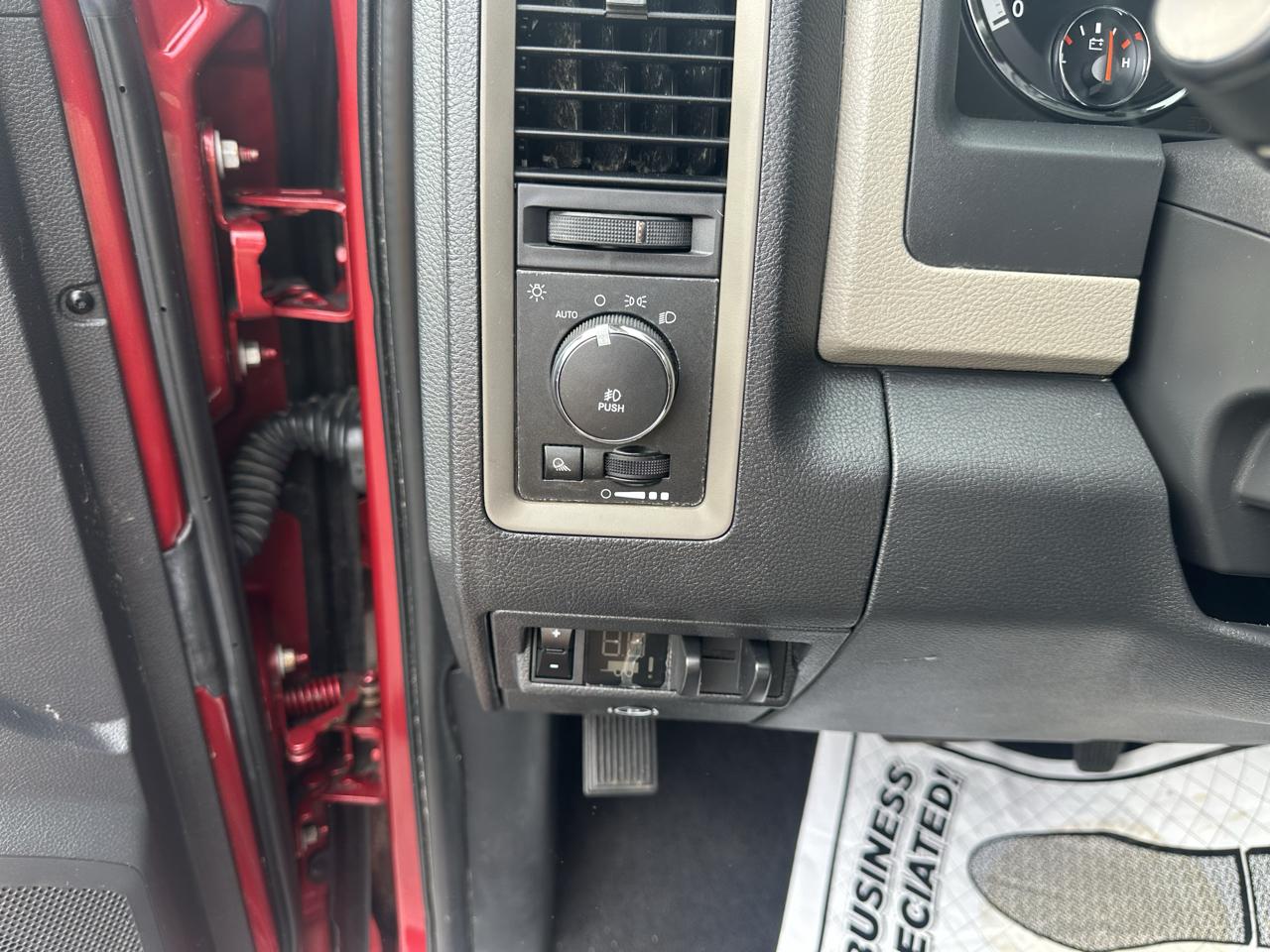 RAM 1500 4WD Quad Cab 140.5" Express 2012