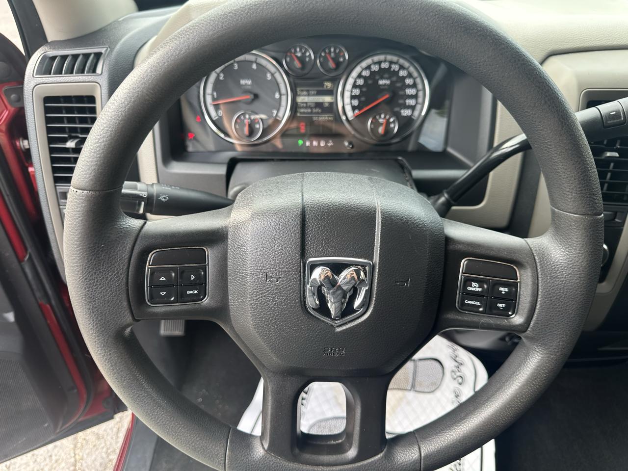 RAM 1500 4WD Quad Cab 140.5" Express 2012