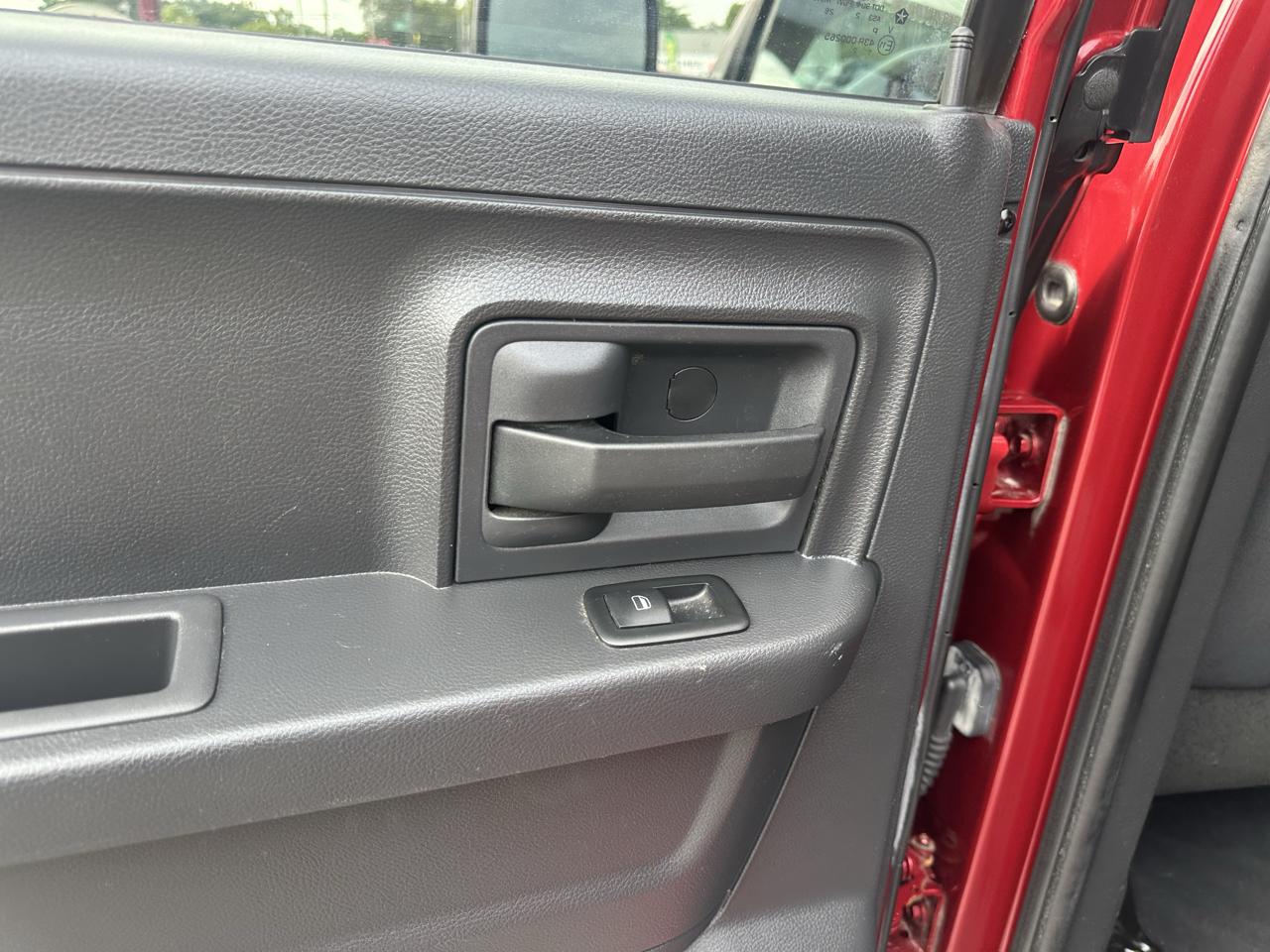 RAM 1500 4WD Quad Cab 140.5" Express 2012
