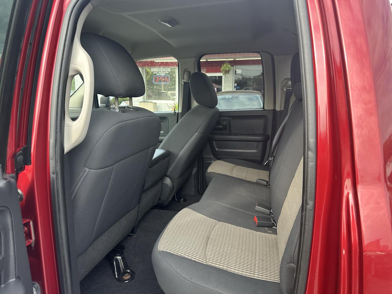 RAM 1500 4WD Quad Cab 140.5" Express 2012