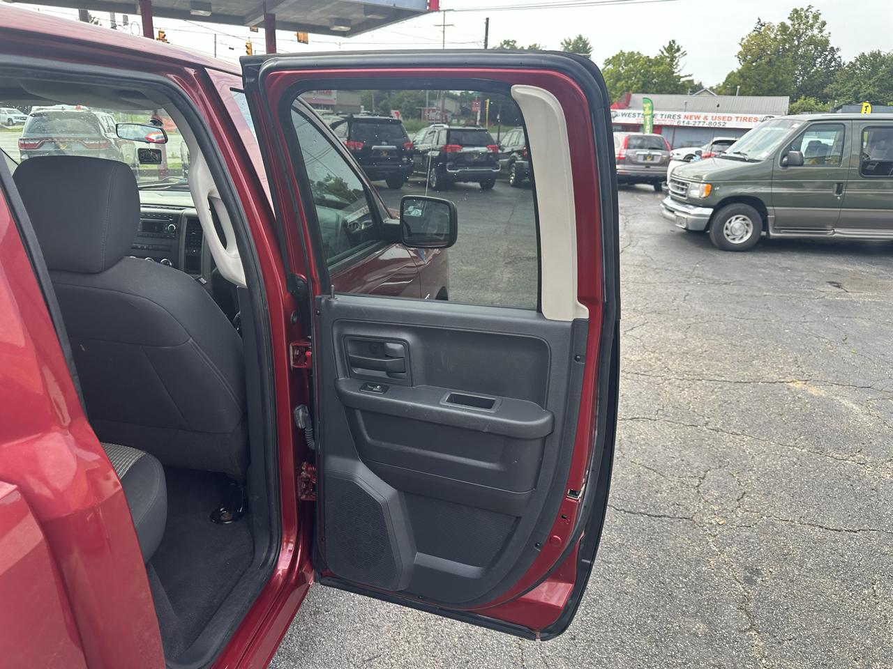 RAM 1500 4WD Quad Cab 140.5" Express 2012