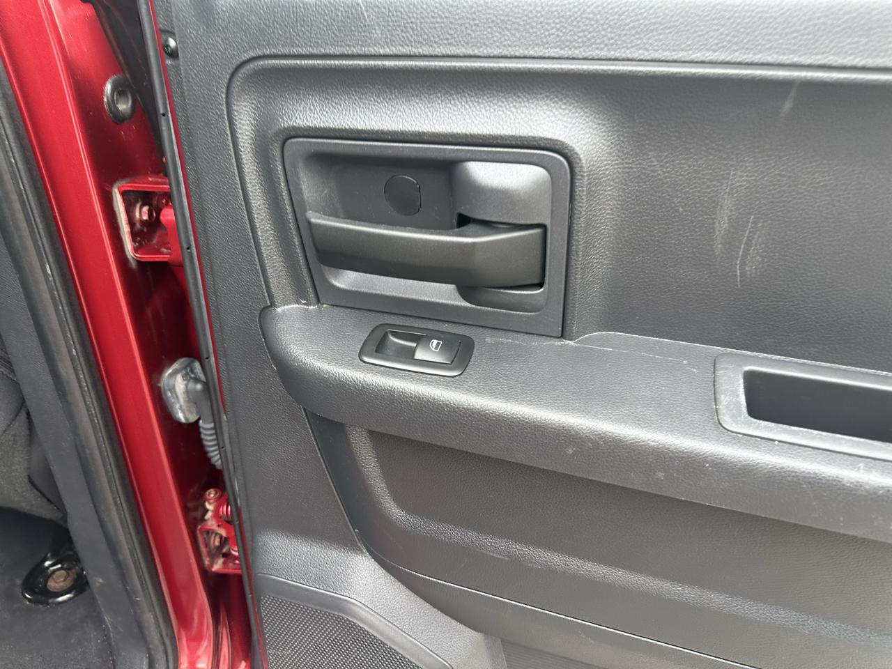 RAM 1500 4WD Quad Cab 140.5" Express 2012