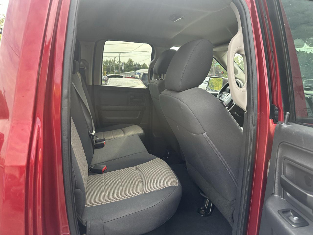 RAM 1500 4WD Quad Cab 140.5" Express 2012