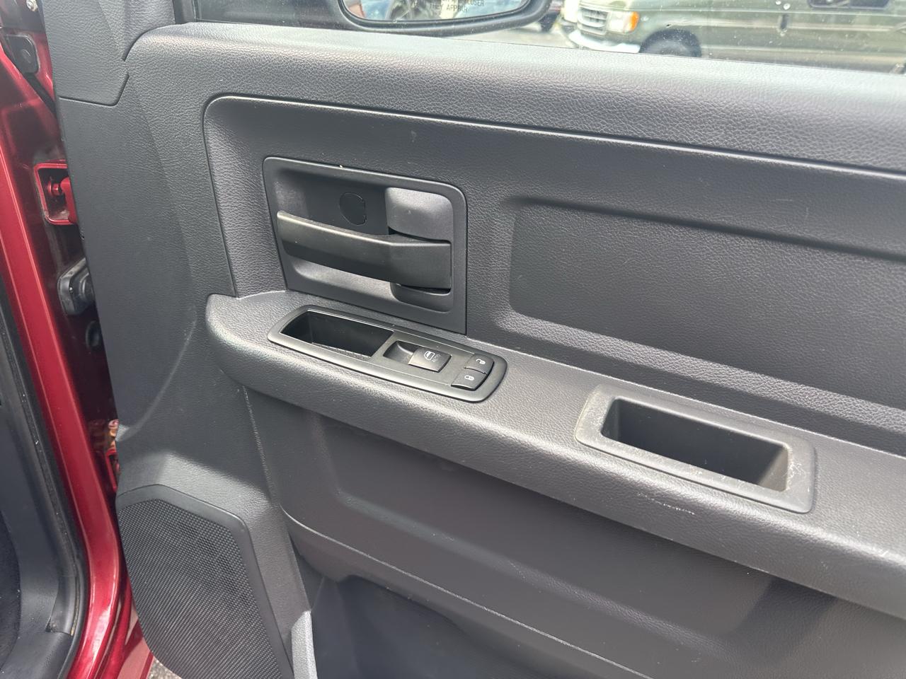 RAM 1500 4WD Quad Cab 140.5" Express 2012