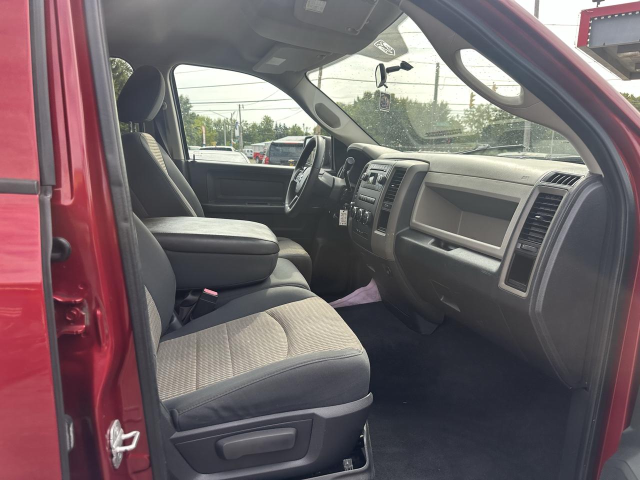 RAM 1500 4WD Quad Cab 140.5" Express 2012