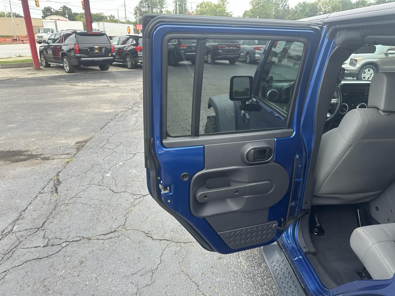 Jeep Wrangler Unlimited 4WD 4dr X 2009