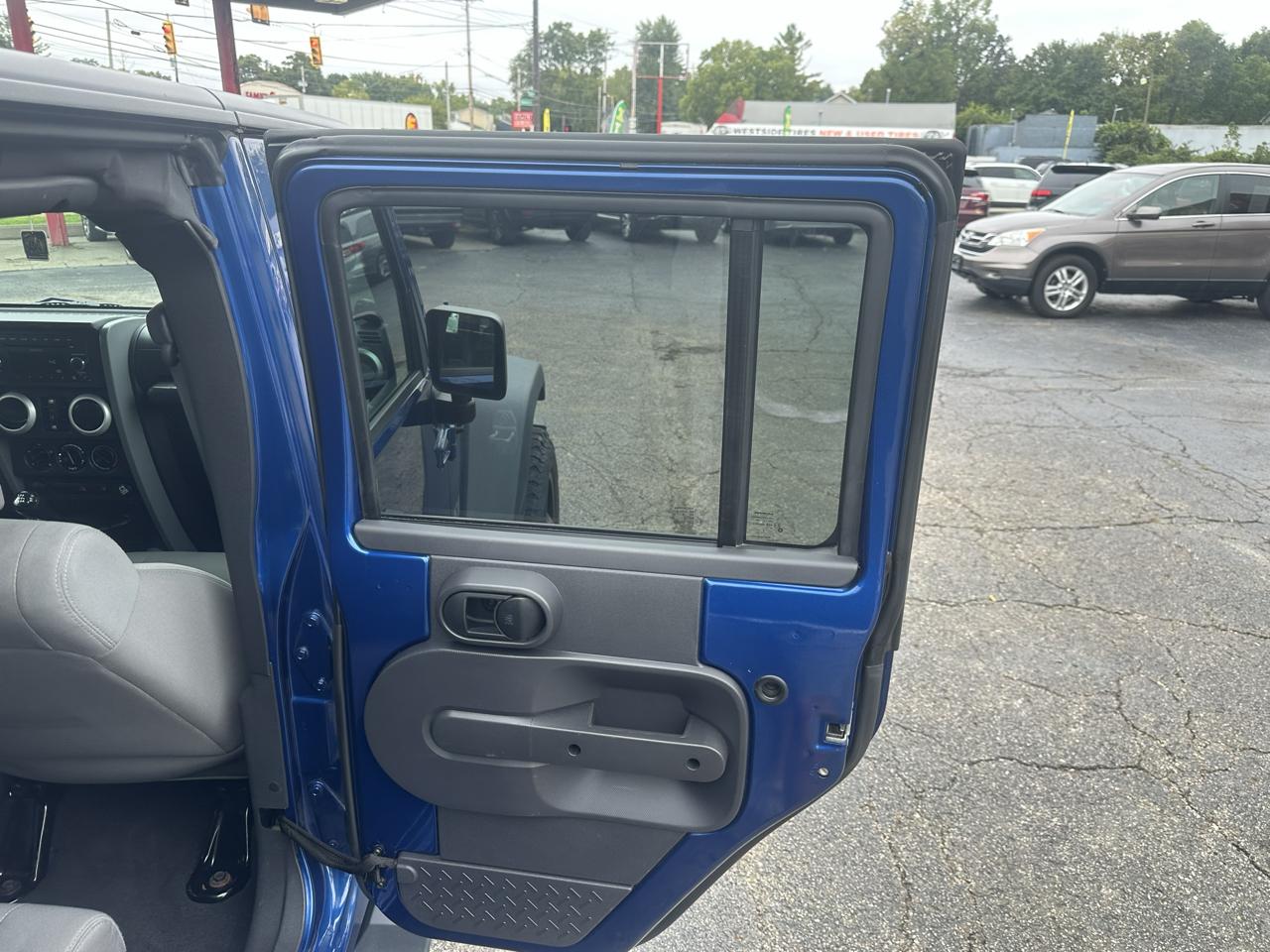 Jeep Wrangler Unlimited 4WD 4dr X 2009