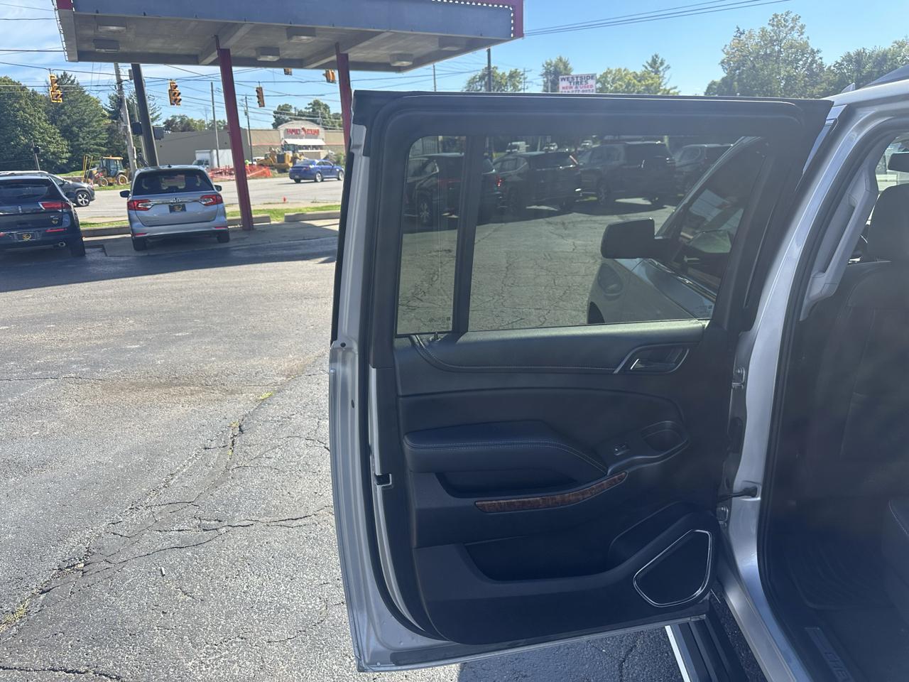 Chevrolet Suburban 4WD 4dr 1500 Premier 2018