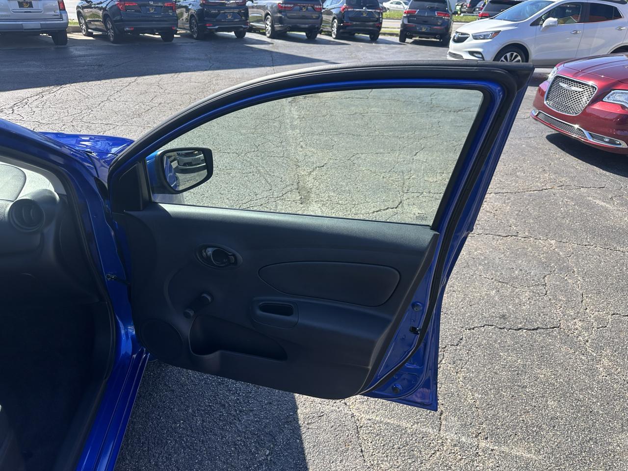 Nissan Versa 4dr Sdn CVT 1.6 S Plus 2016