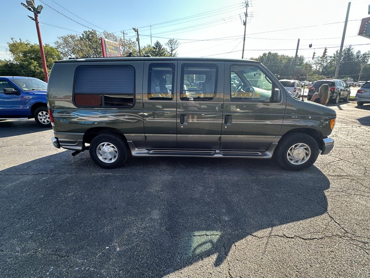 Ford Econoline Cargo Van E-150 2002