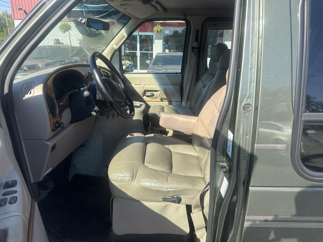Ford Econoline Cargo Van E-150 2002