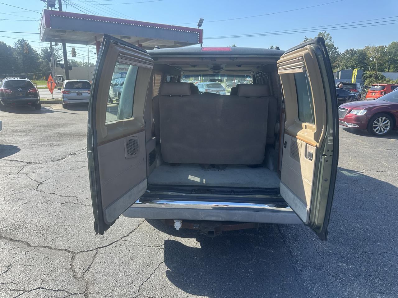 Ford Econoline Cargo Van E-150 2002
