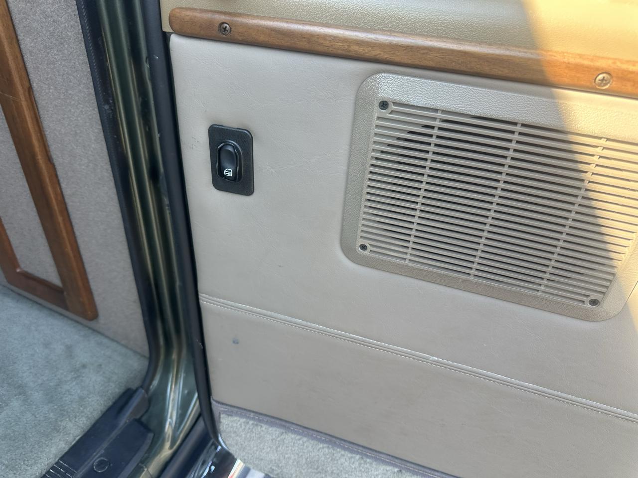 Ford Econoline Cargo Van E-150 2002