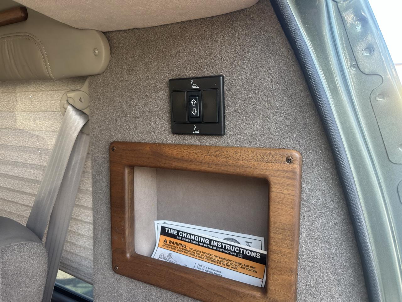 Ford Econoline Cargo Van E-150 2002