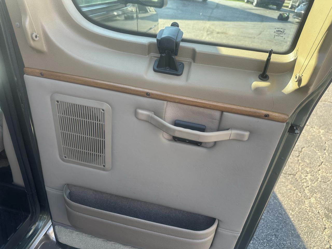 Ford Econoline Cargo Van E-150 2002
