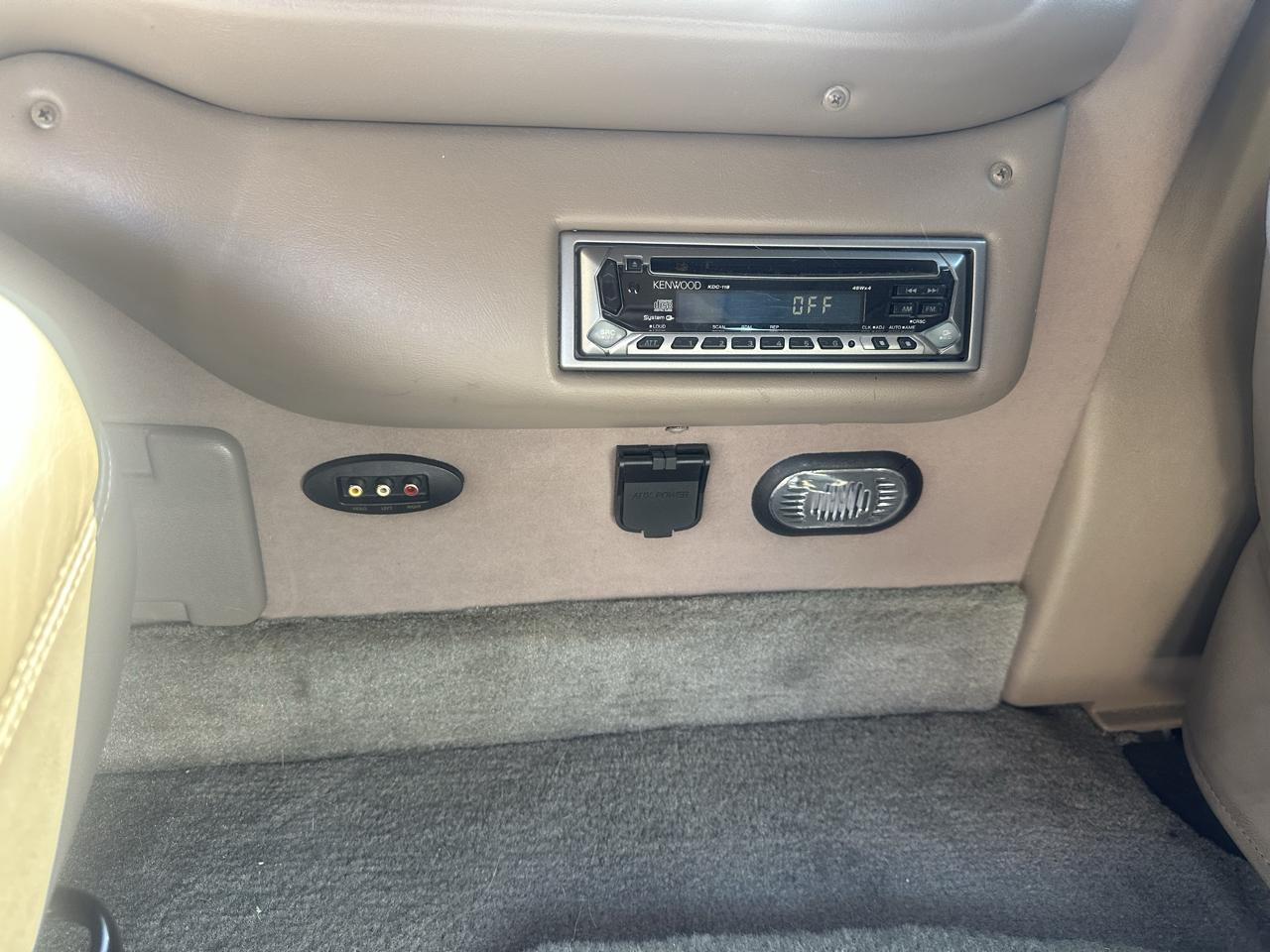 Ford Econoline Cargo Van E-150 2002