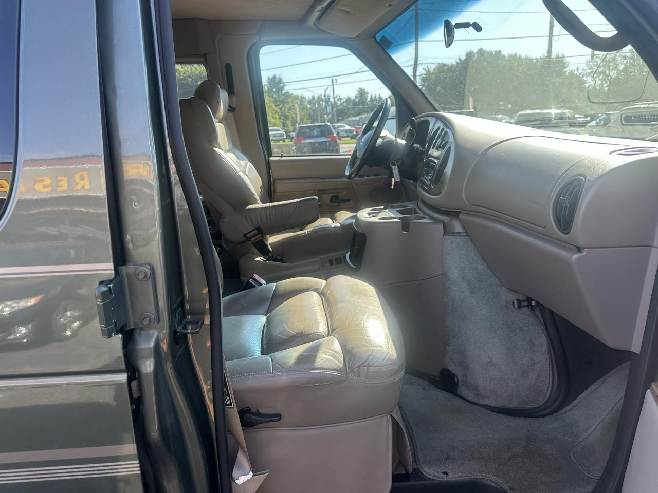 Ford Econoline Cargo Van E-150 2002