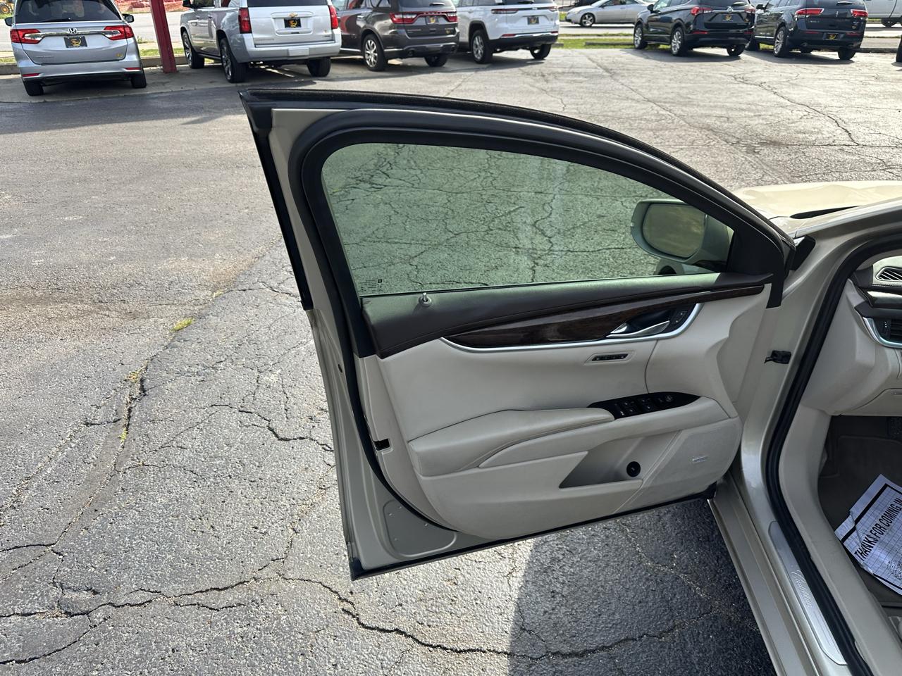 Cadillac XTS 4dr Sdn Luxury FWD 2014