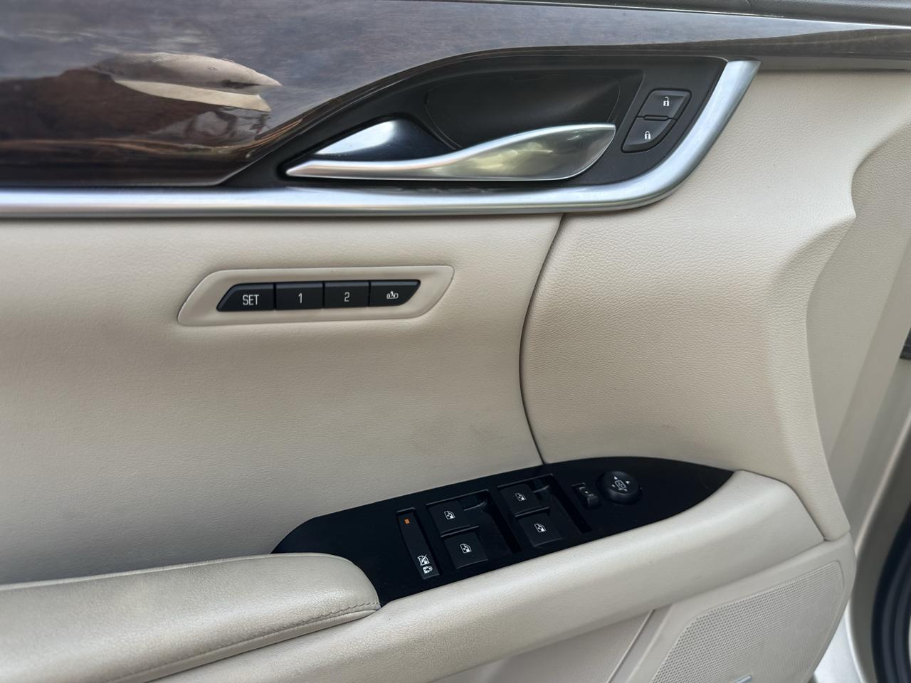 Cadillac XTS 4dr Sdn Luxury FWD 2014