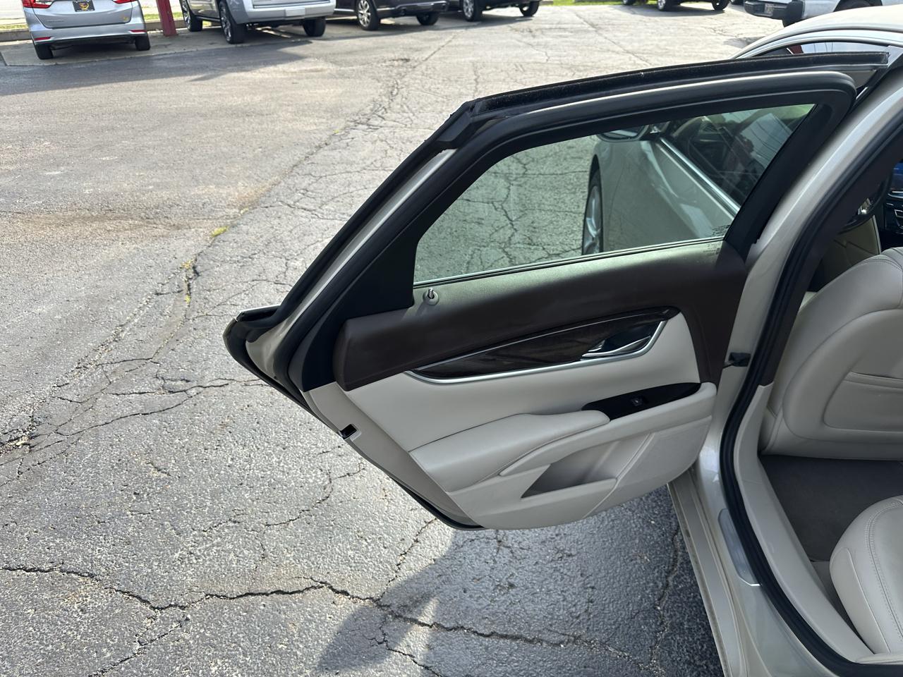 Cadillac XTS 4dr Sdn Luxury FWD 2014