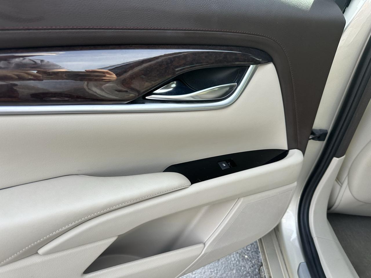 Cadillac XTS 4dr Sdn Luxury FWD 2014