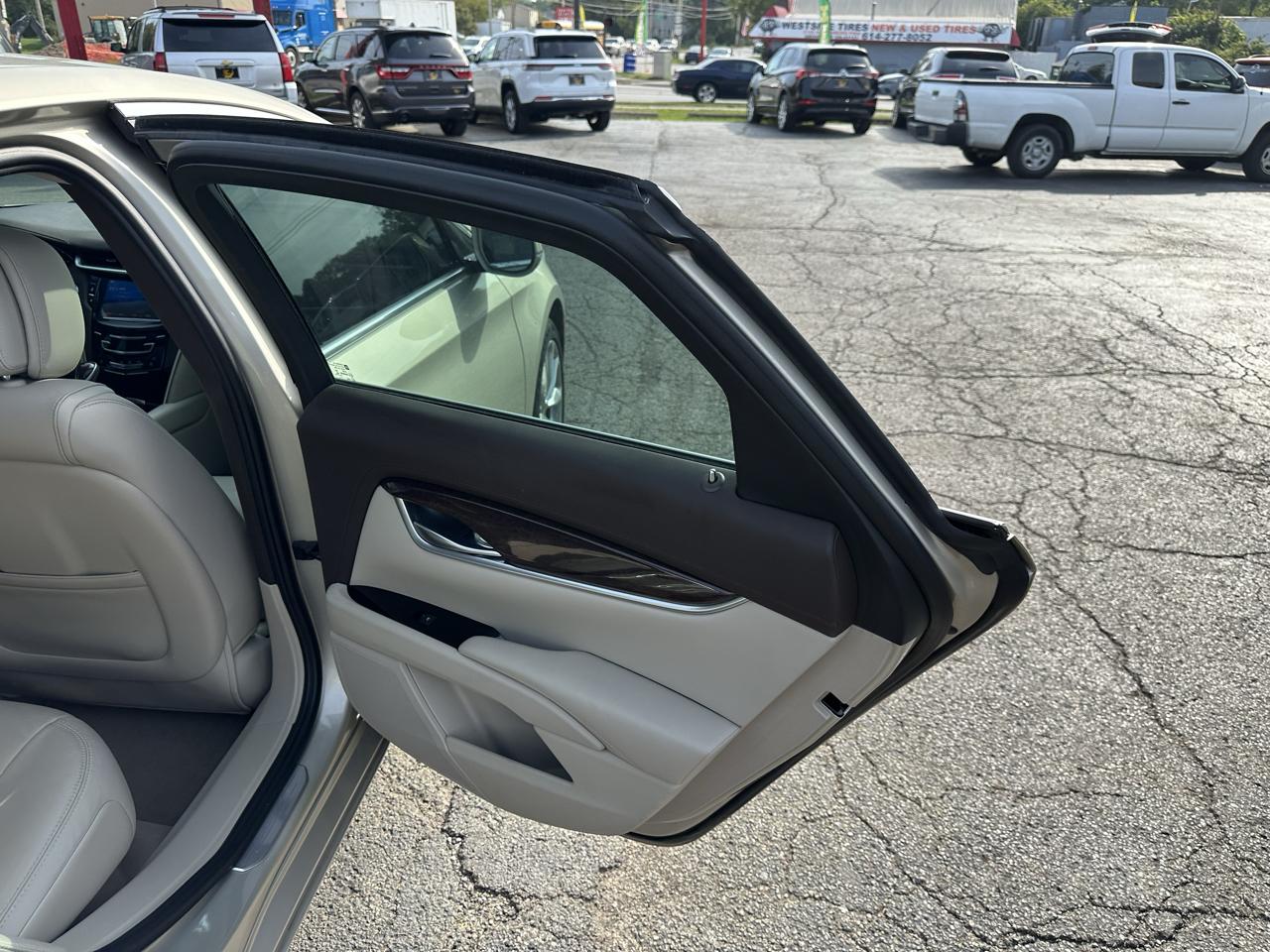 Cadillac XTS 4dr Sdn Luxury FWD 2014