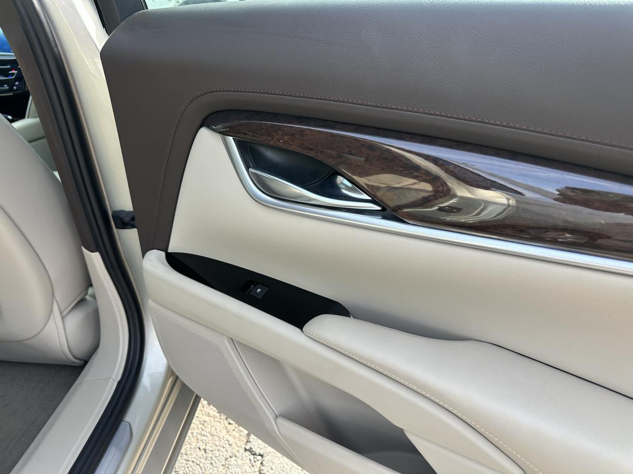 Cadillac XTS 4dr Sdn Luxury FWD 2014